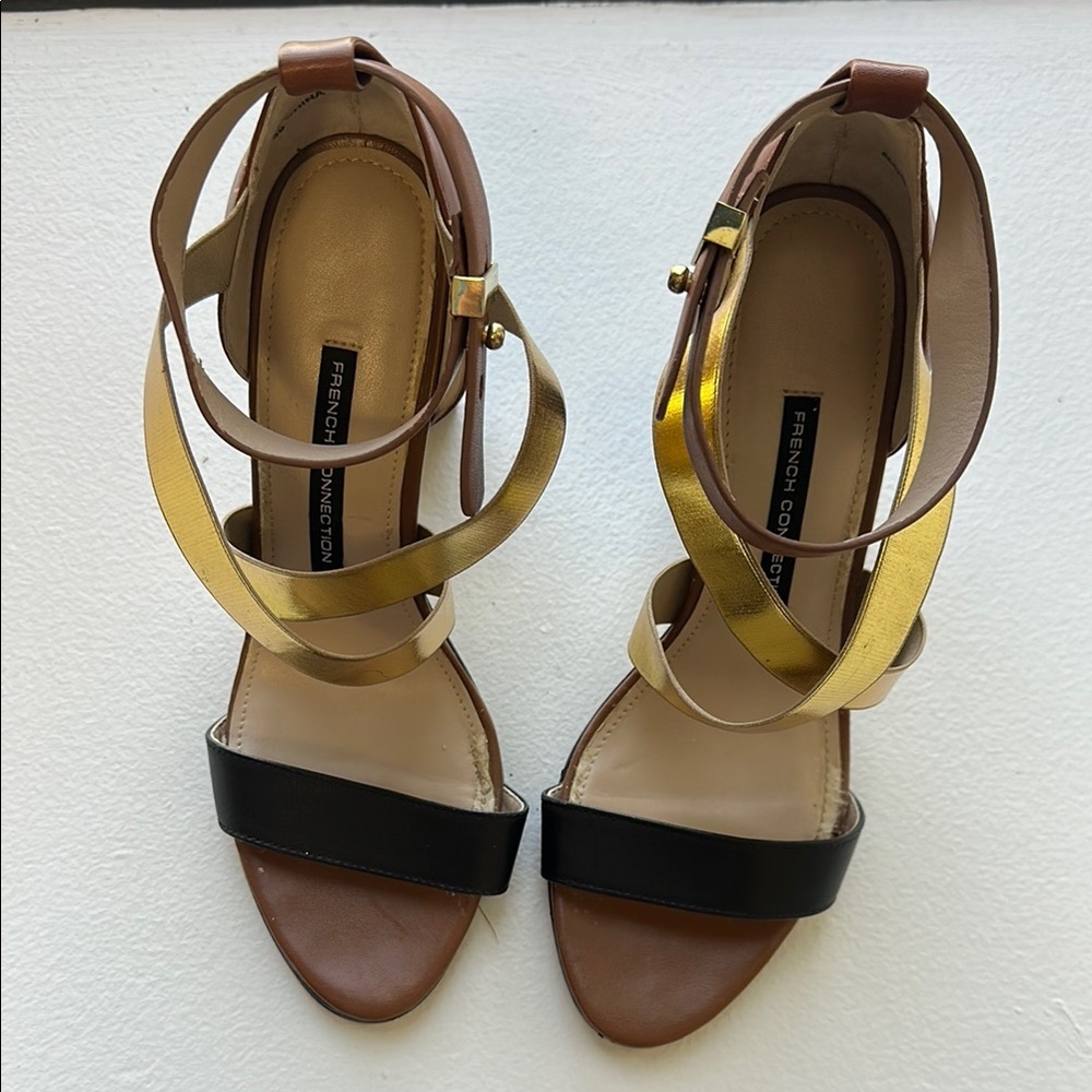 French Connection Sz 8.5 Metallic Gold and Black Heels Strappy Sandals • RARE💋 - Picture 4 of 8